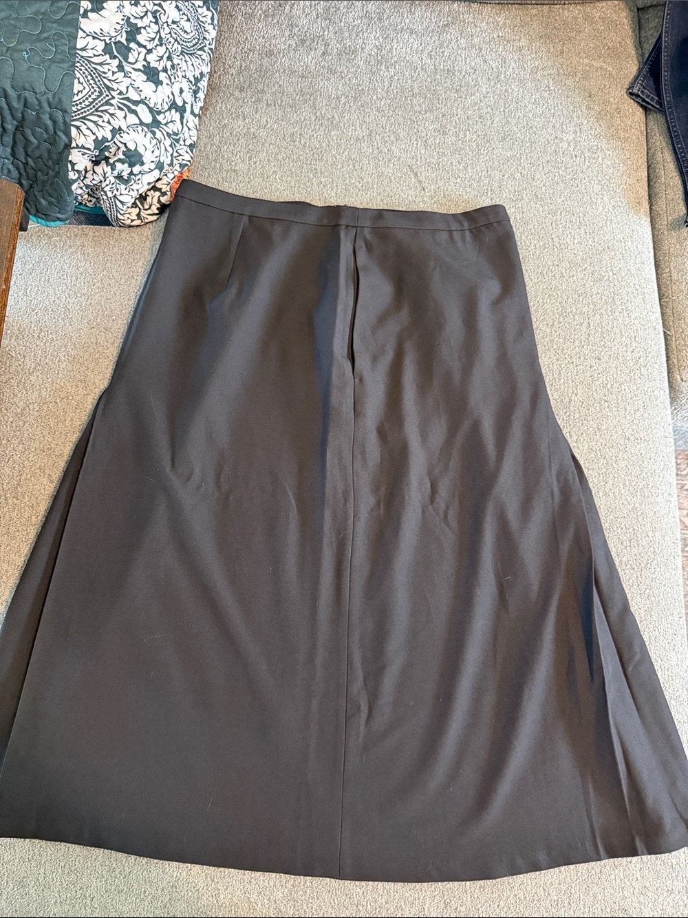Banana Republic- Black A-Line Women's Skirt - Sleek Minimal Design